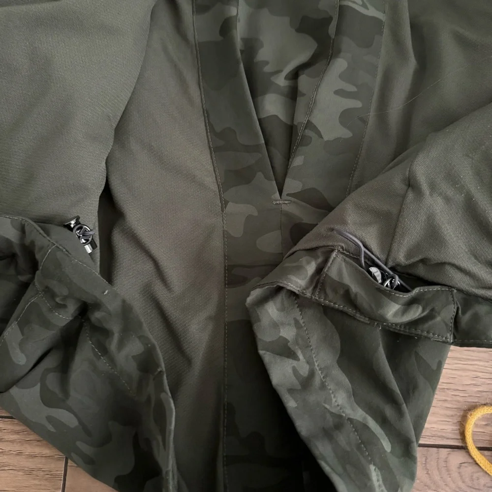 Lululemon Rise & Shine Jacket II Savasana Camo Fatigue Green